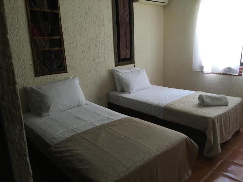 Hostel Kaana 4 You Cancún Extérieur photo